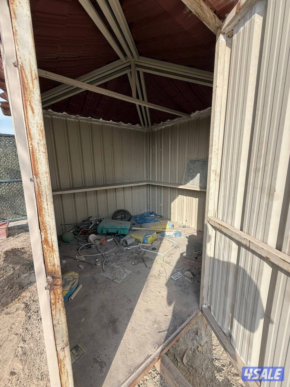 للبيع كابينة حديد1