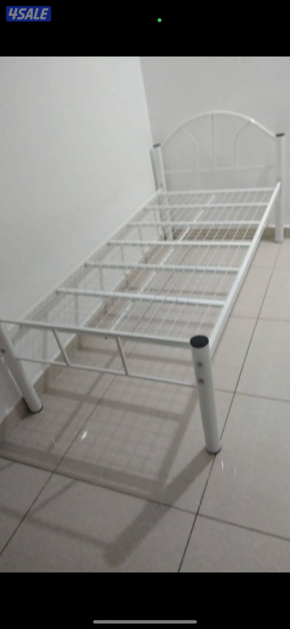 سرير حديد ومرتبه طبيه وبطانيه ومخده والملايات2