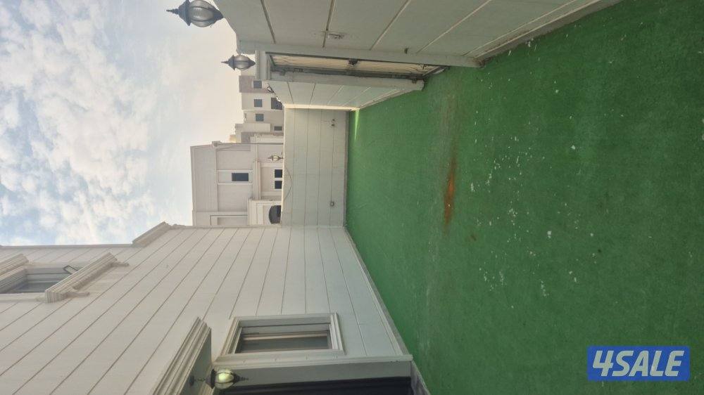 للبيع قسيمه بصباح الاحمد دورين ونصف زاويه ديوانيه ومقلط تشطيب ديلوكس7