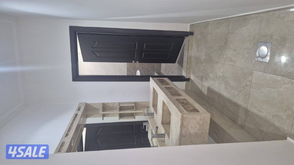 للبيع قسيمه بصباح الاحمد دورين ونصف زاويه ديوانيه ومقلط تشطيب ديلوكس9