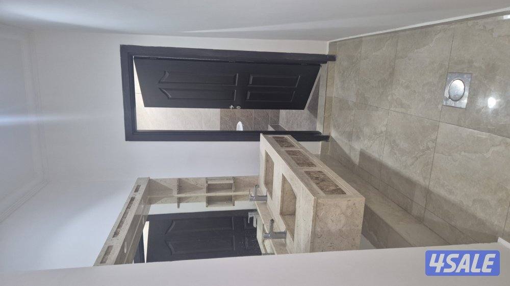 للبيع قسيمه بصباح الاحمد دورين ونصف زاويه ديوانيه ومقلط تشطيب ديلوكس10