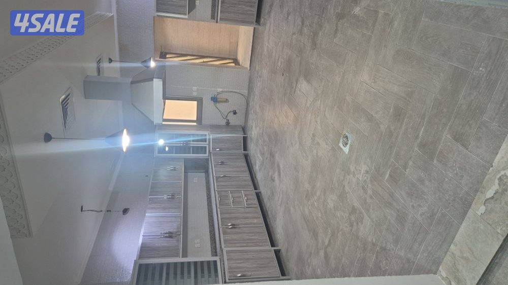 للبيع قسيمه بصباح الاحمد دورين ونصف زاويه ديوانيه ومقلط تشطيب ديلوكس11