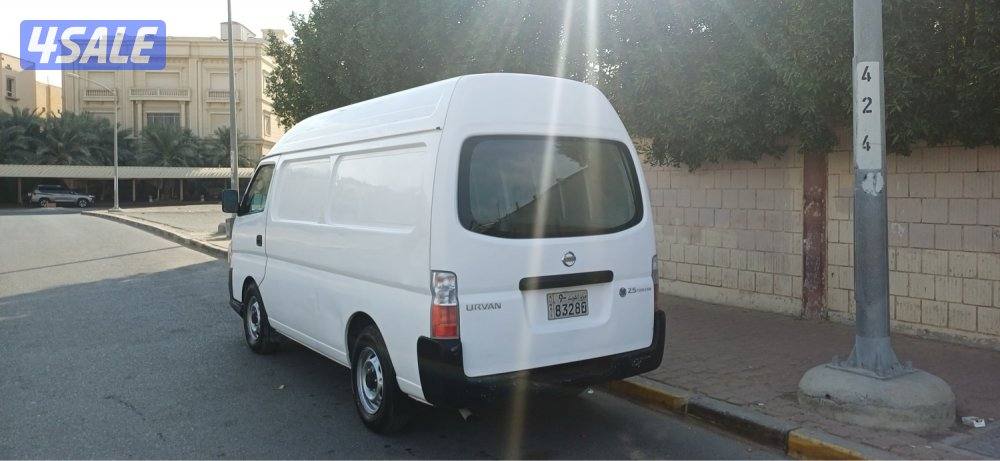 باص نيسان اورفان 2010 سقف غالي مقبل ماشي 112 بحالة نظيف2