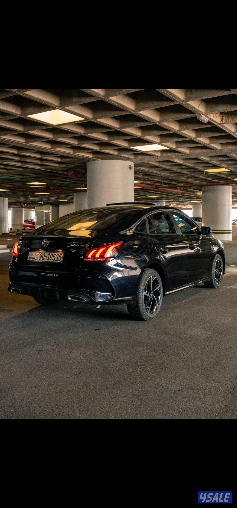 ام جي GT موديل 2025 اللون اسود من الداخل اسود بأحمر3