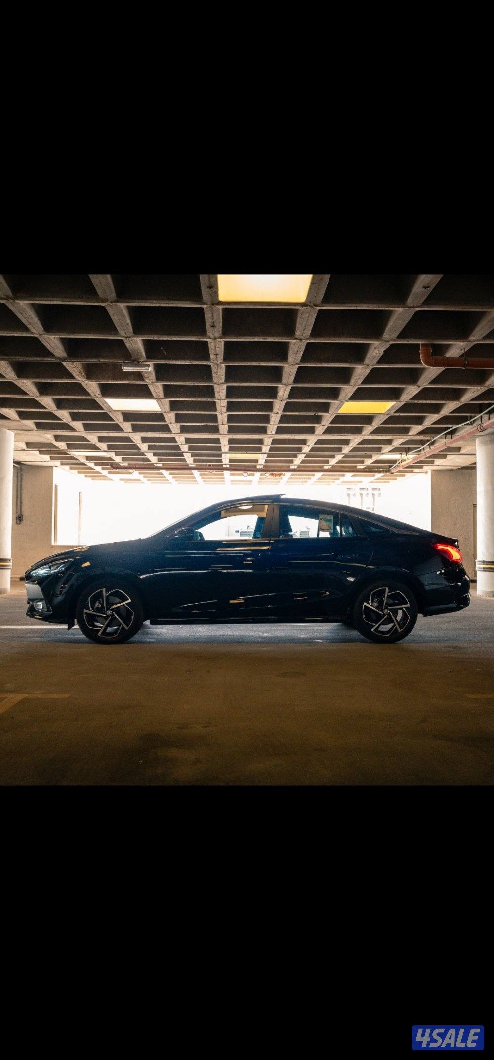 ام جي GT موديل 2025 اللون اسود من الداخل اسود بأحمر10