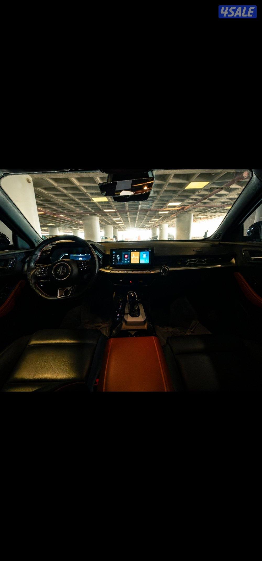 ام جي GT موديل 2025 اللون اسود من الداخل اسود بأحمر12