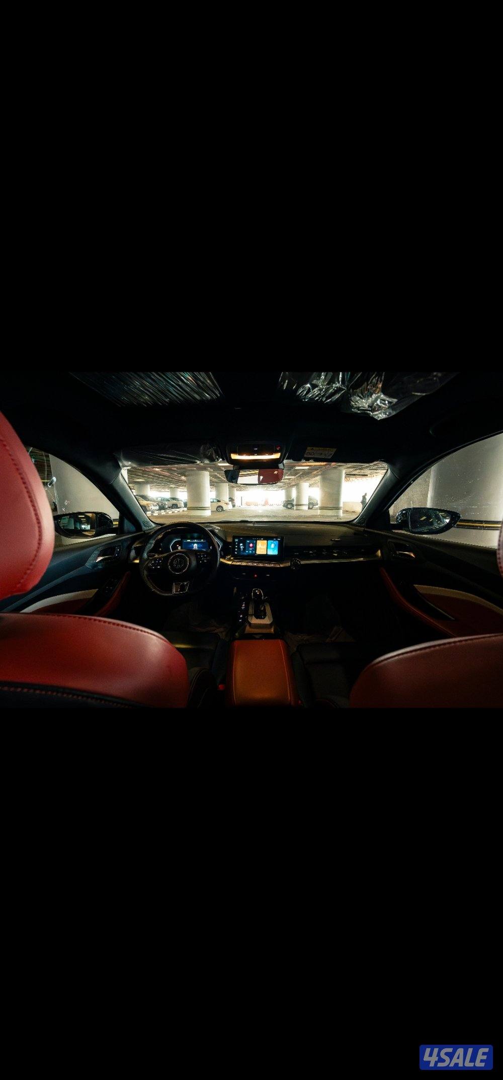 ام جي GT موديل 2025 اللون اسود من الداخل اسود بأحمر13