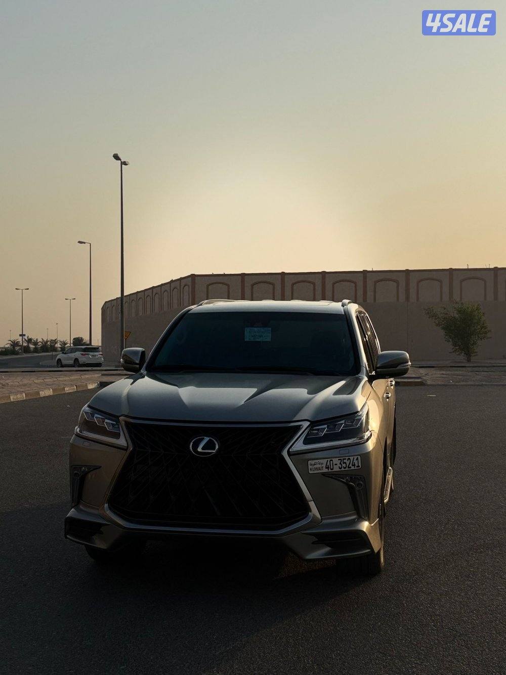 لكزس LX570 الساير 2018 سبورت بحاله الوكاله عداد 137 الف1