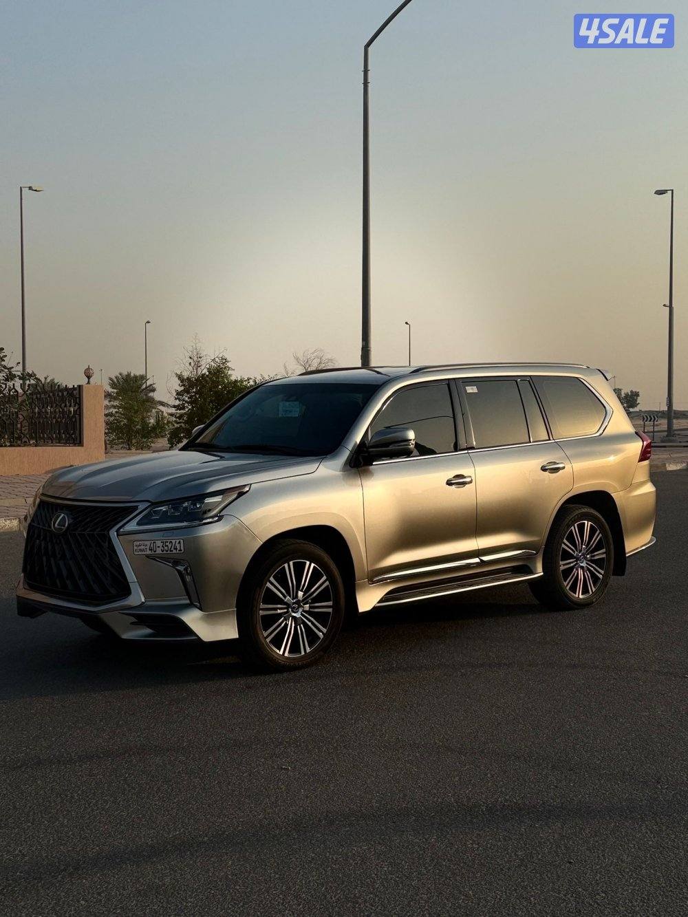 لكزس LX570 الساير 2018 سبورت بحاله الوكاله عداد 137 الف6