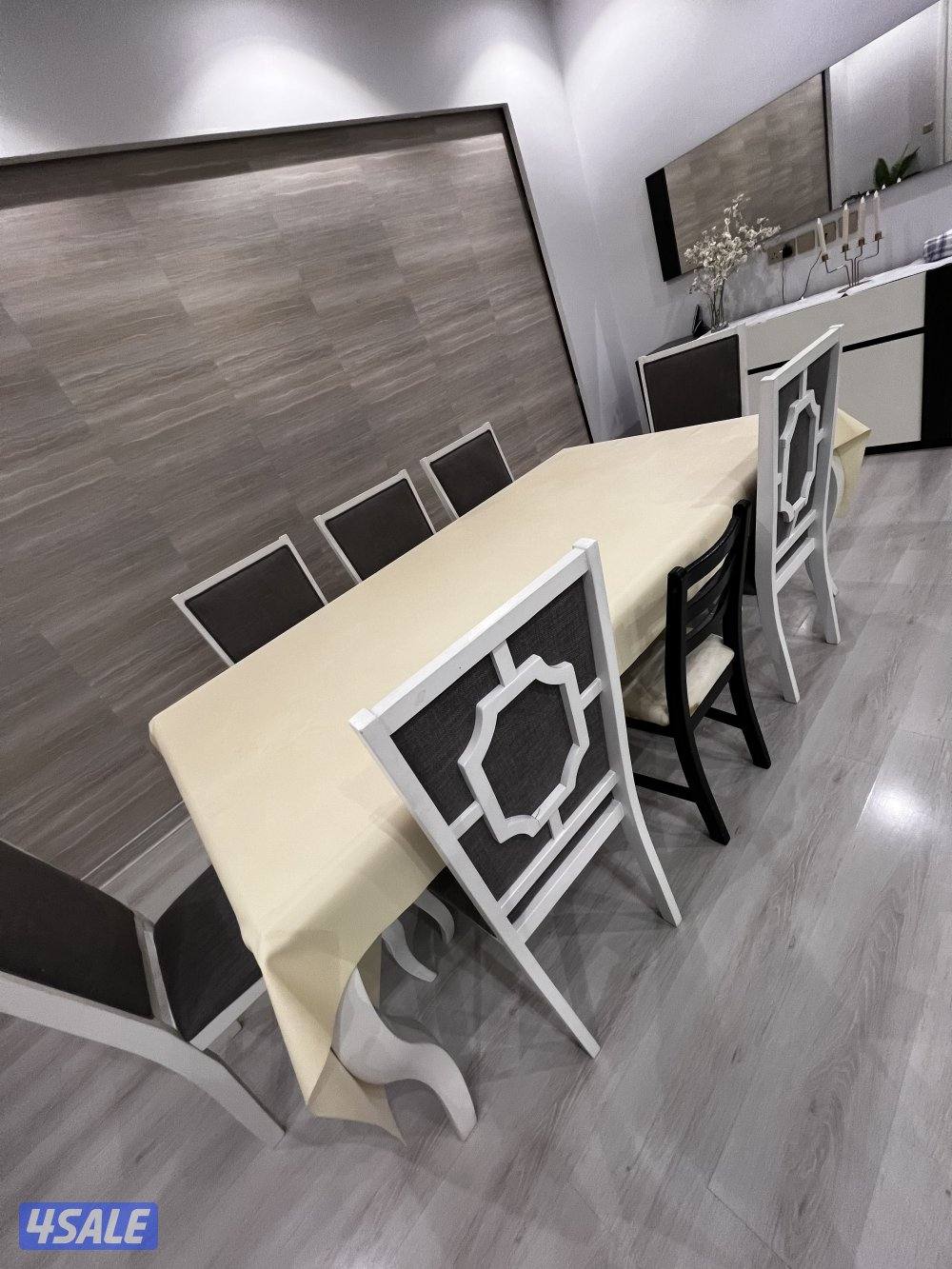 طاولة  طعام مع كراسي السعر 50 دينار1