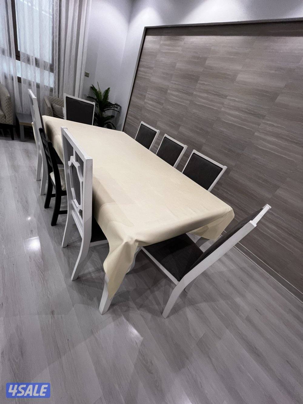 طاولة  طعام مع كراسي السعر 50 دينار0