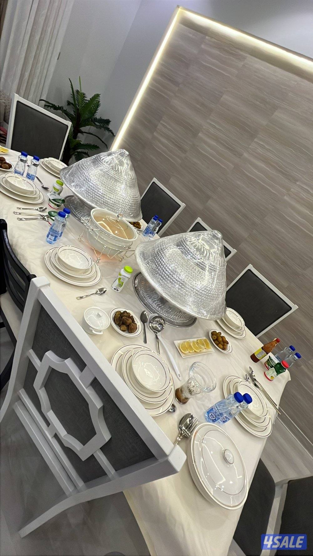 طاولة  طعام مع كراسي السعر 50 دينار2