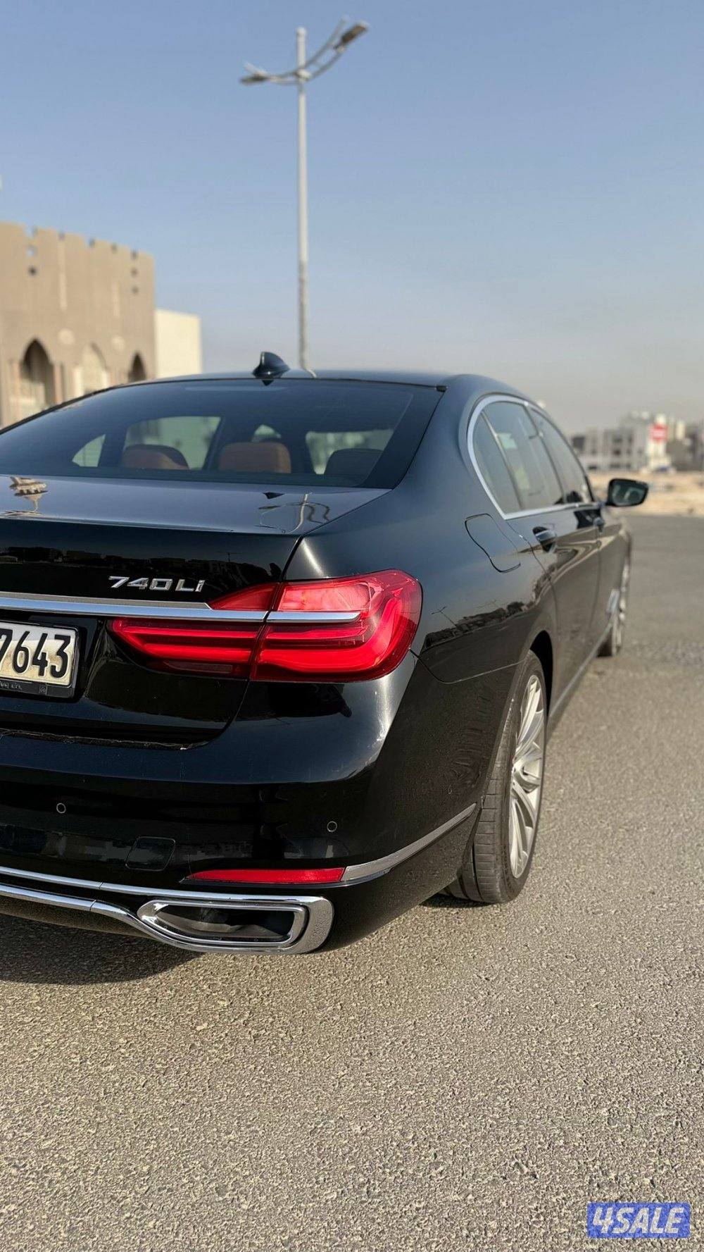 للبيع Bmw 740Li سيرفس منتظم بالوكالة شرط الفحص قير ومكينة وشاصي وبدي6