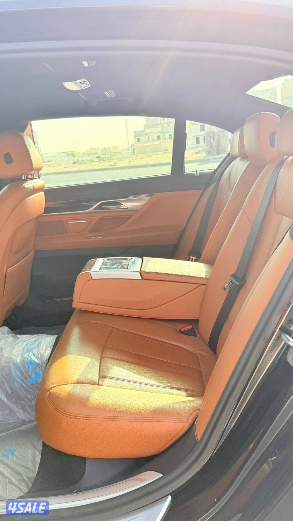 للبيع Bmw 740Li سيرفس منتظم بالوكالة شرط الفحص قير ومكينة وشاصي وبدي9