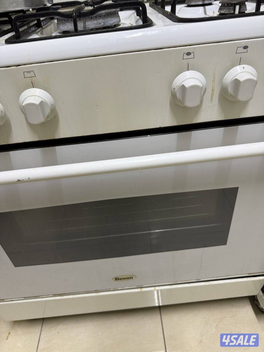 للبيع اغراض البيت كلها من الى كنب وطاولات وسرير وأغراض مطبخ وفرن1