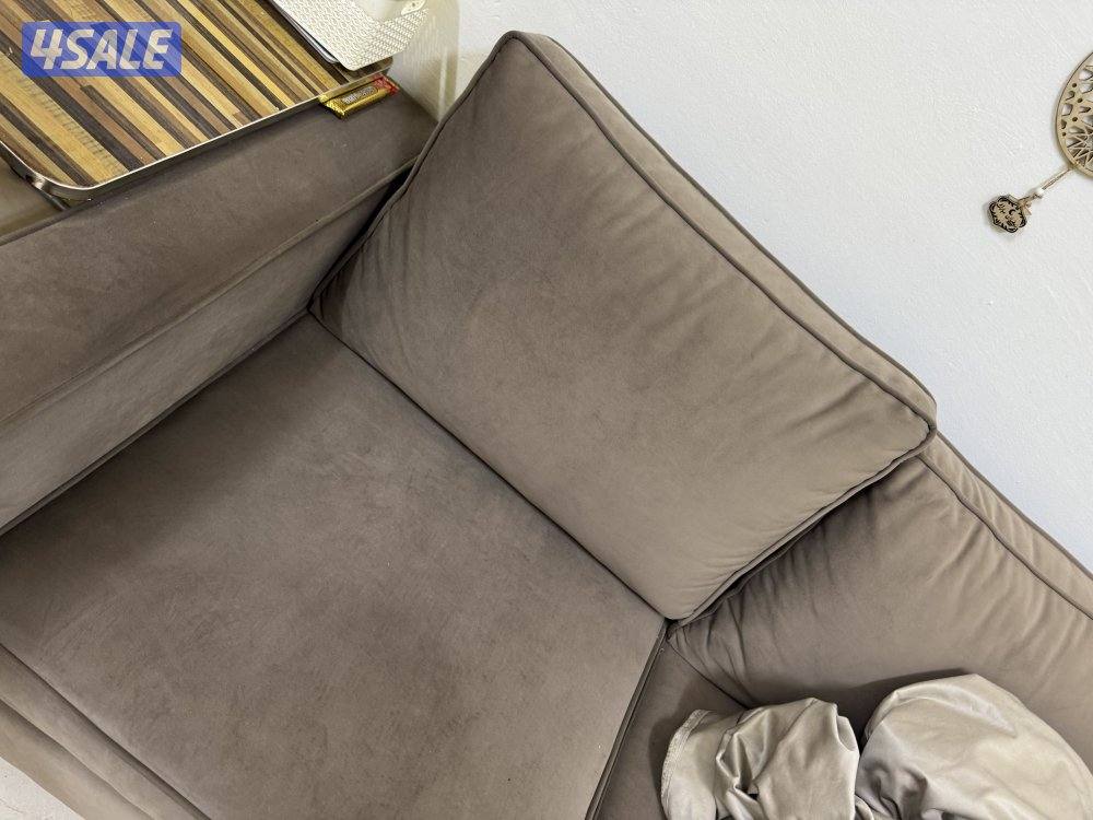 للبيع اغراض البيت كلها من الى كنب وطاولات وسرير وأغراض مطبخ وفرن2