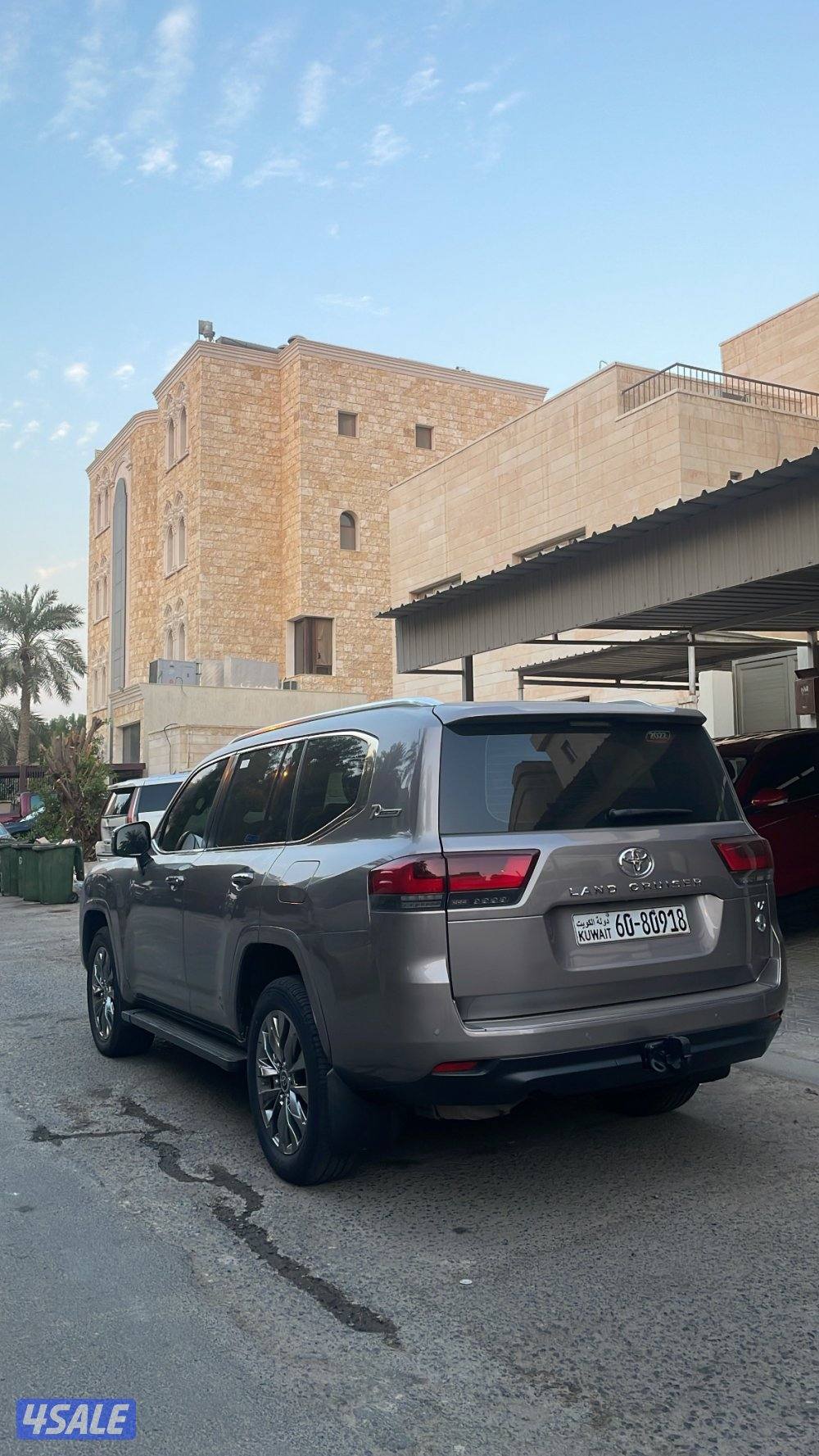 للبيع لاندVx220