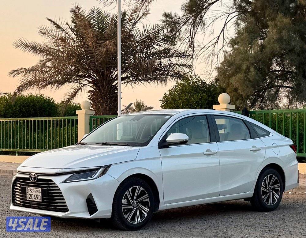 Yaris 2023 full option  touch start eng 1500 cc 3 piece painted1