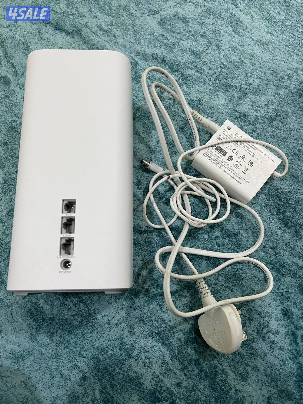 راوتر ثابت برو4 ثابت نظيف وشغال تمام 5g مع الشحن الاصلي1