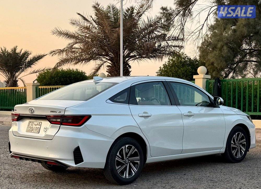 Yaris 2023 full option  touch start eng 1500 cc 3 piece painted2