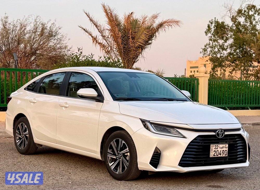 Yaris 2023 full option  touch start eng 1500 cc 3 piece painted3