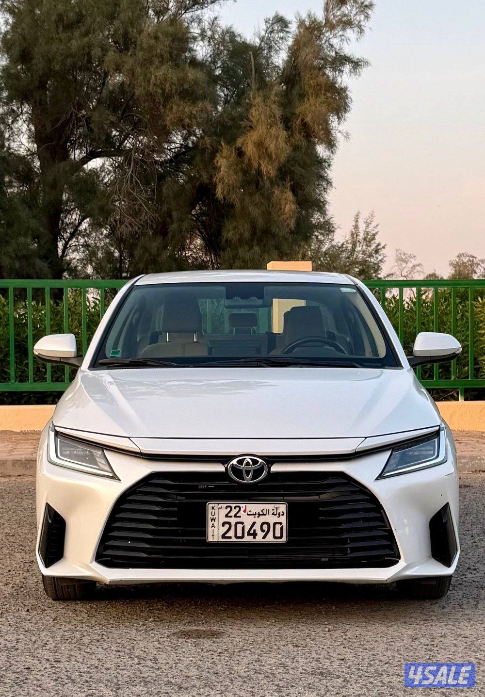 Yaris 2023 full option  touch start eng 1500 cc 3 piece painted4