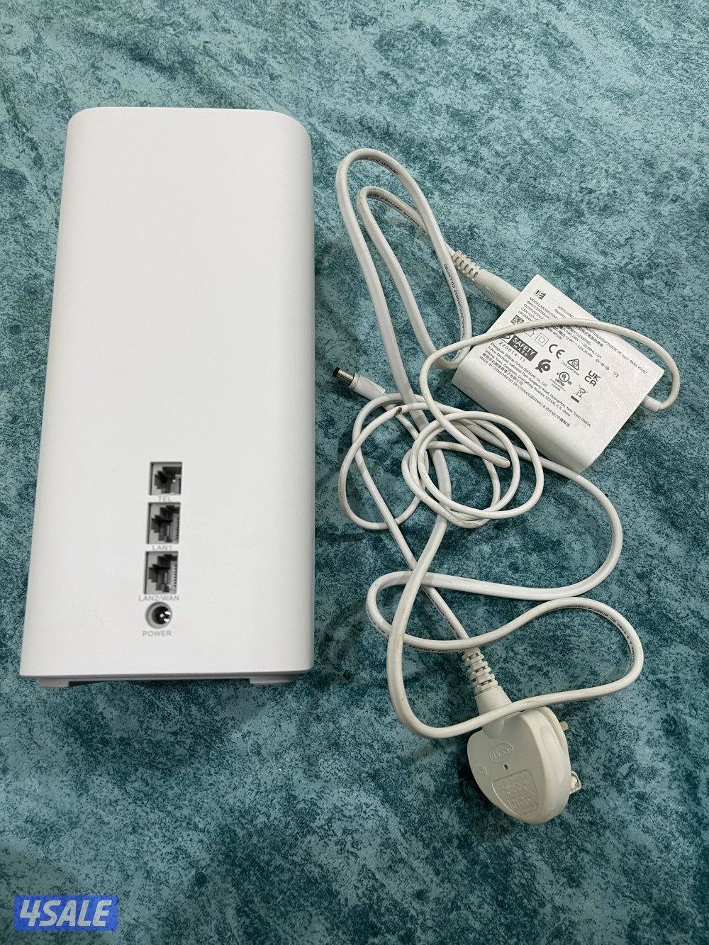 راوتر ثابت برو4 ثابت نظيف وشغال تمام 5g مع الشحن الاصلي4