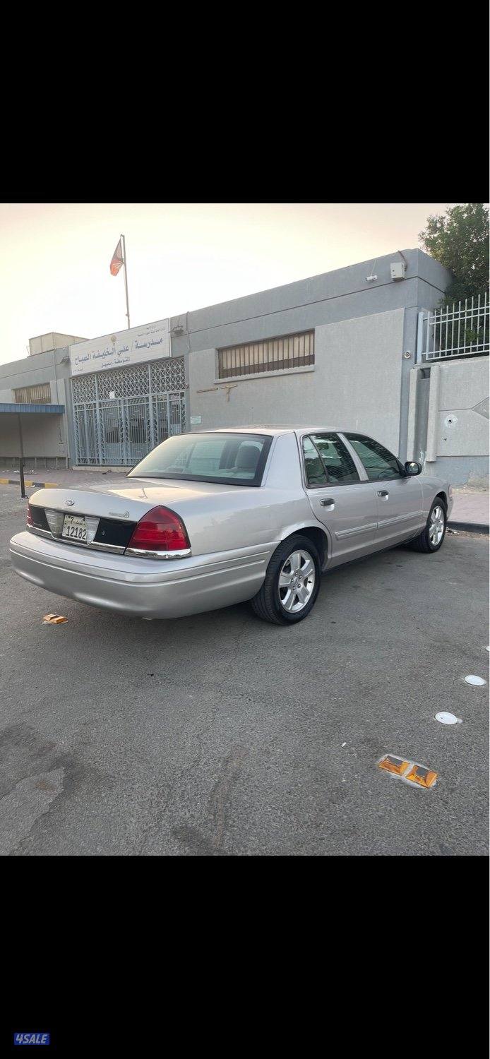 للبيع فورد فكتوريا موديل 20107