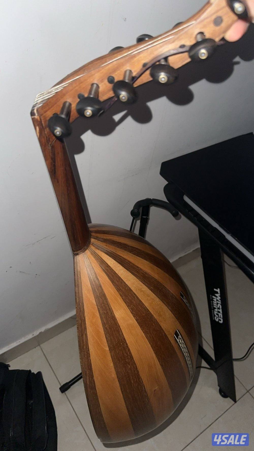 للبيع عود صناعة الأب علي خليفه19802