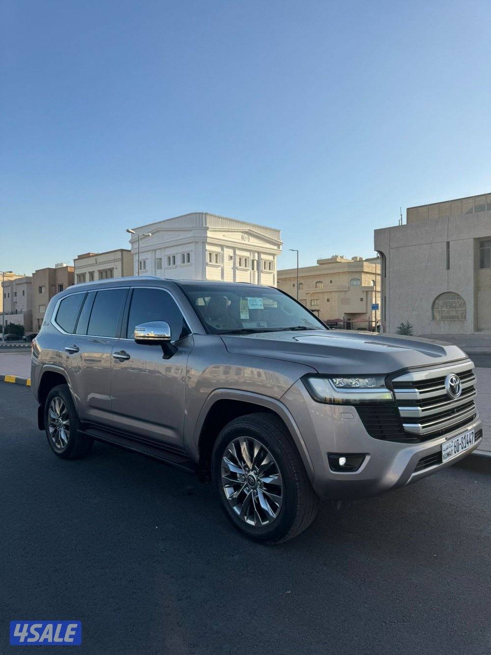 لاند كروزر VX عداد 75 الف صبغ الوكالة وارد الساير2