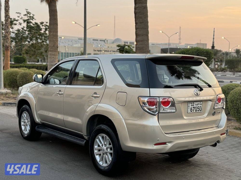 فورتنر V4 موديل 2013 عداد 188 بحاله ممتازه جدا4