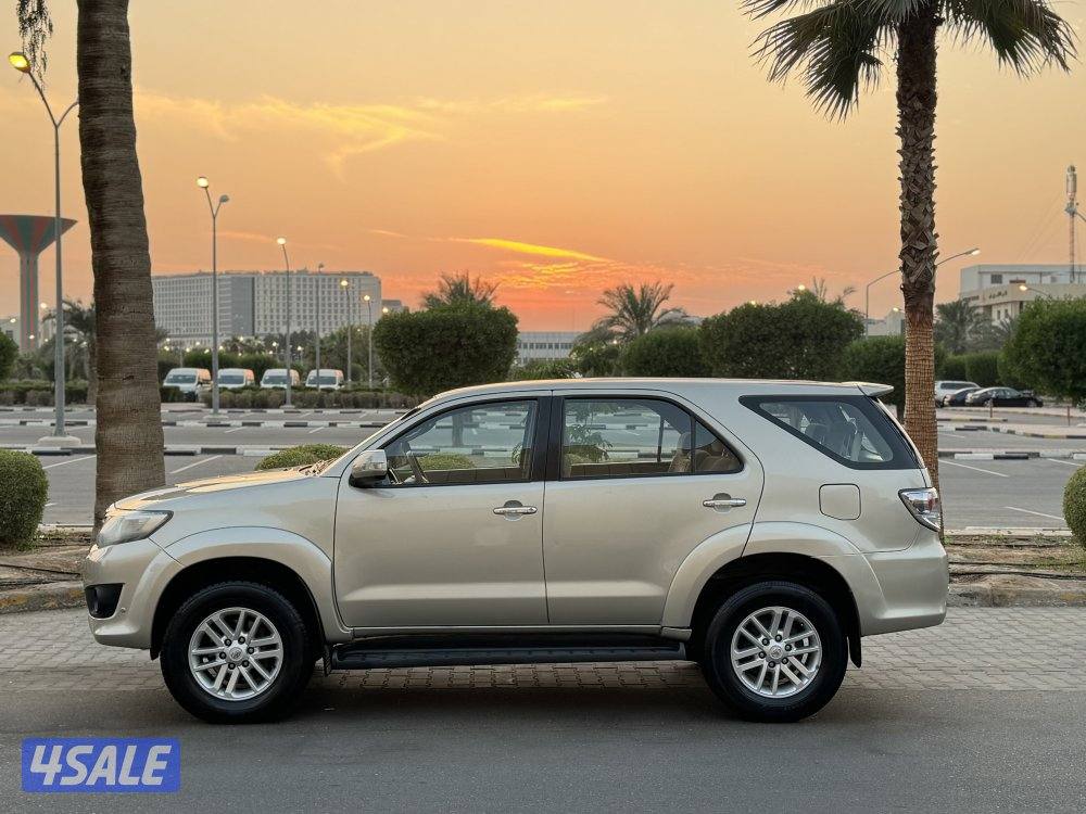 فورتنر V4 موديل 2013 عداد 188 بحاله ممتازه جدا8