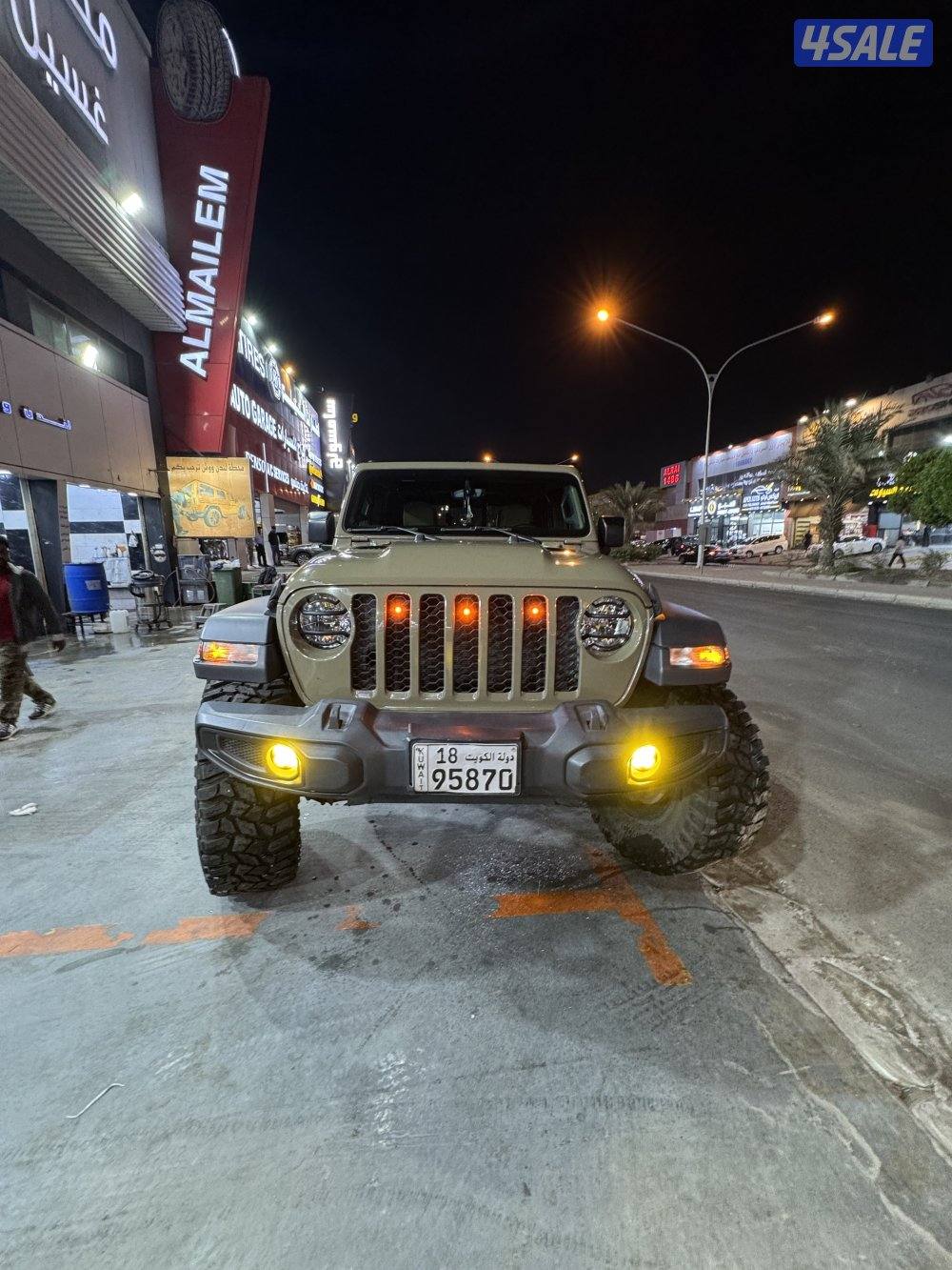 للبيع  جيب قلادييتور ٢٠٢٠12