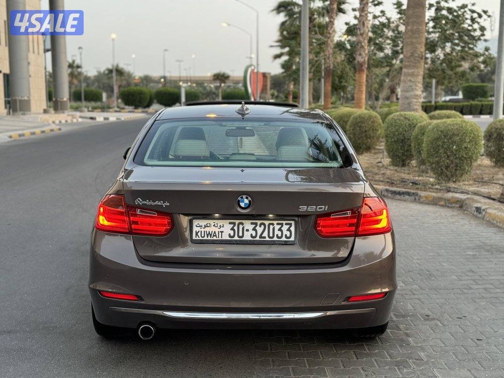 BMW 320i Luxury موديل 2014 بحاله ممتازه جدا4