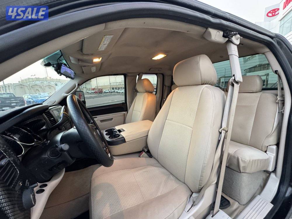 للبيع سلفرادو HD2500 موديل 20118