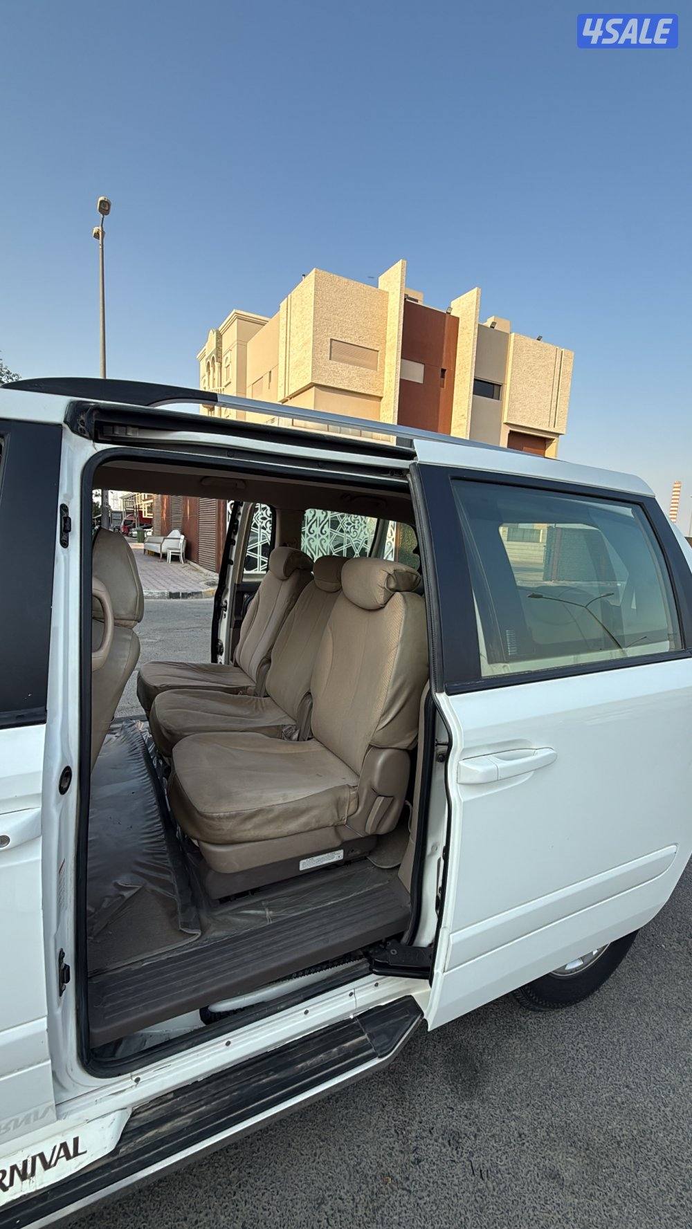 كيا كرنفال بحالة الوكالة4