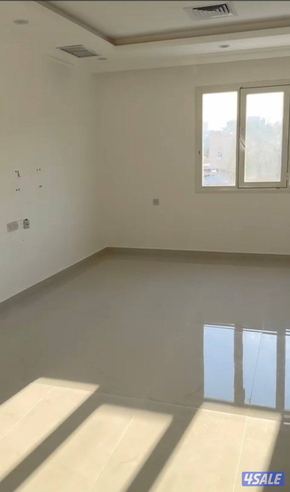 شقه ارضيه جديدة مساحة كبيره مدخلين3