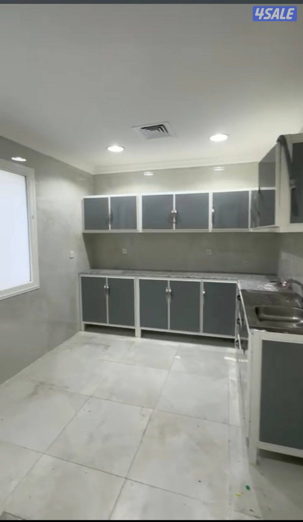 شقه ارضيه جديدة مساحة كبيره مدخلين4