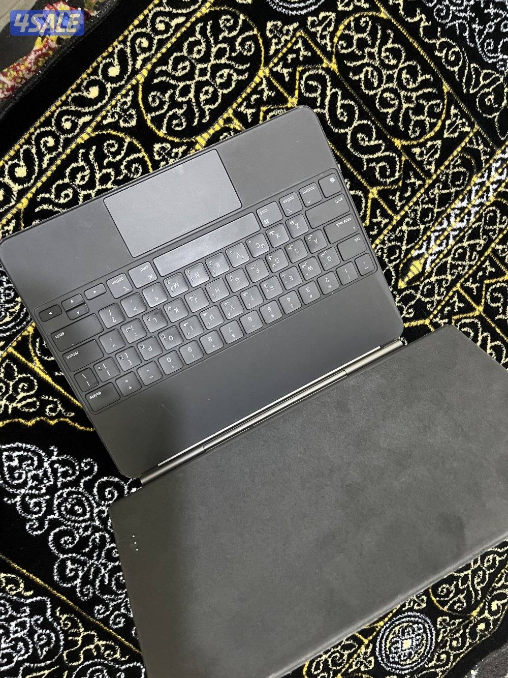 كيبورد ابل الاصلي 12.9 انش شغال 100/100 ما فيه شي0