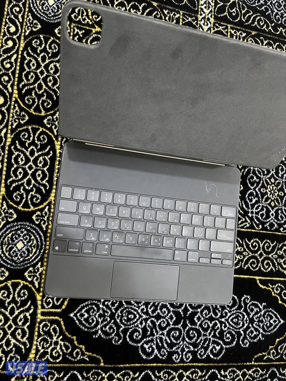 كيبورد ابل الاصلي 12.9 انش شغال 100/100 ما فيه شي1