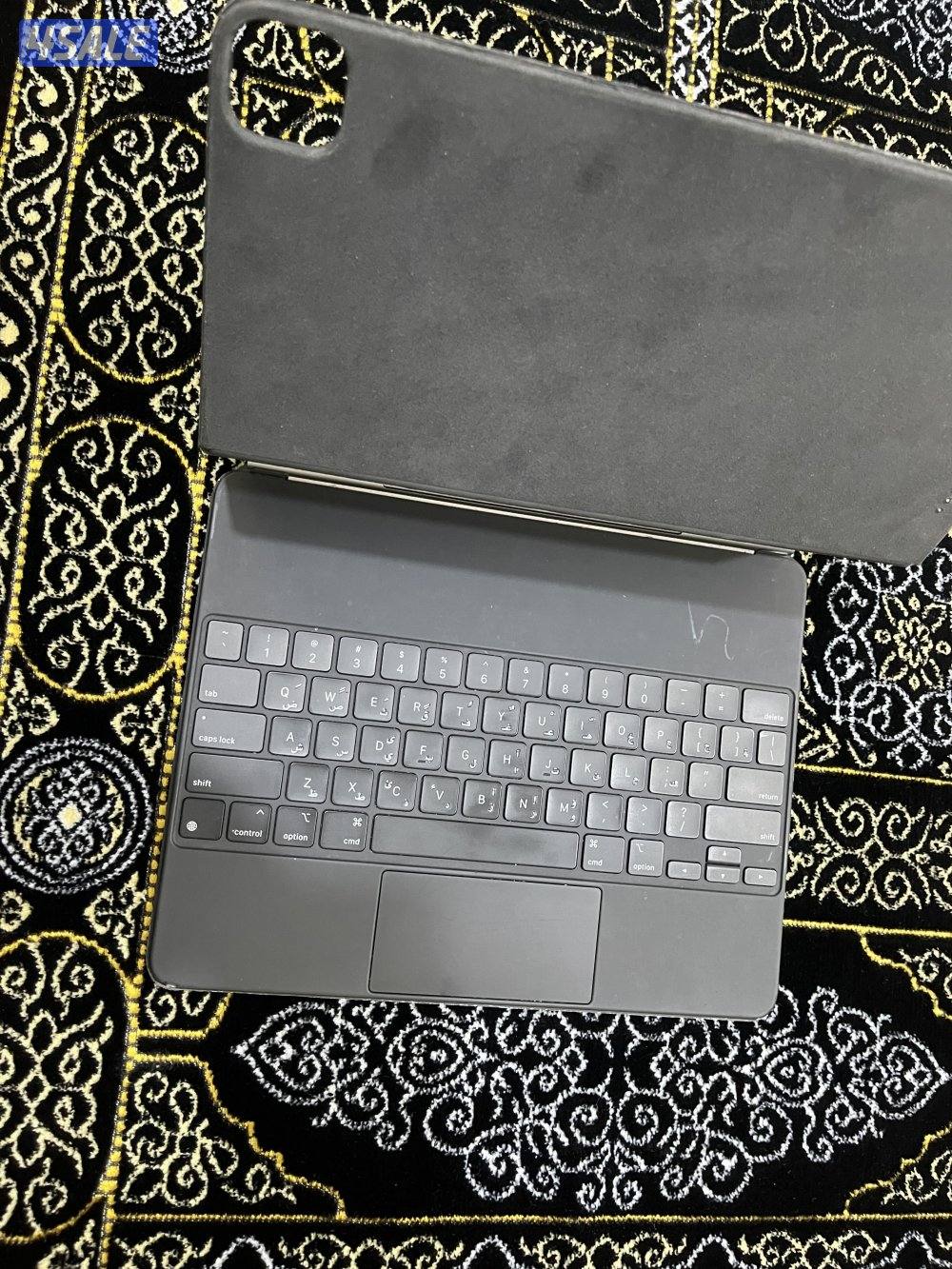 كيبورد ابل الاصلي 12.9 انش شغال 100/100 ما فيه شي2