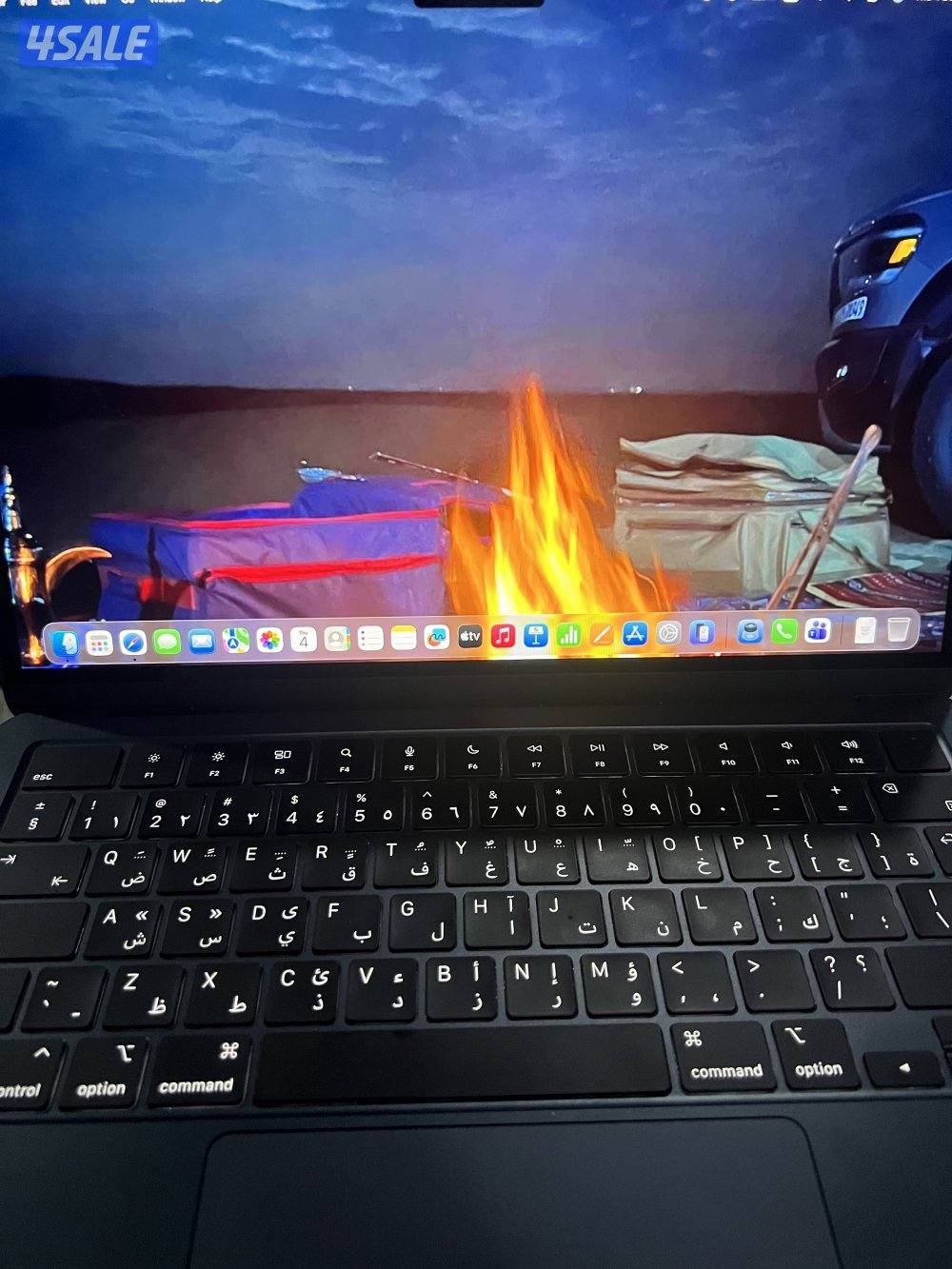 للبيع ماك بوك اير M2 ١٦ قيقا رام ٢٥٦ قيقابايت كرتونه معاه0