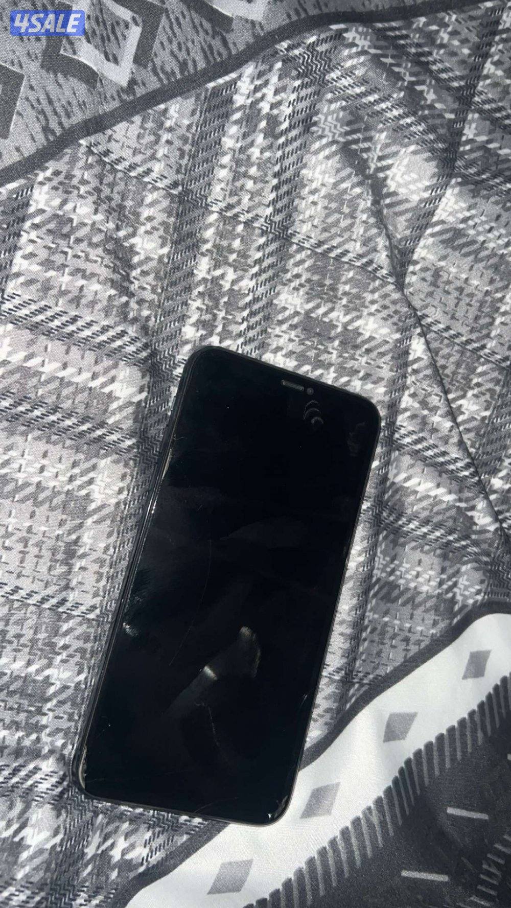 التلفون في شدوخ بسيطه بالشاشه و 11promax بطاريه 77%1