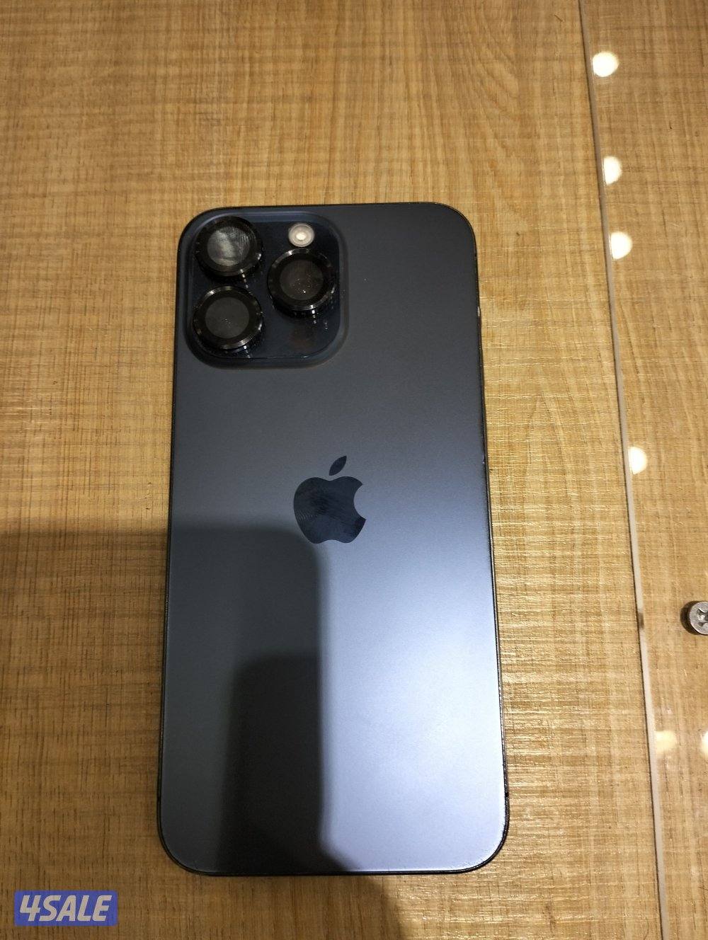 ايفون 15 برو ماكس مع كارتون 256 جيجا بطاريه 84 بالميه فقط مبدل بطاريه0