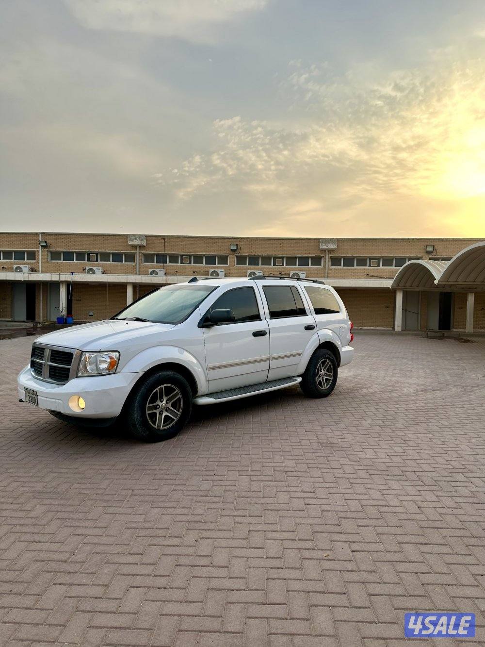 بيعه سريعه جيب دودج دورانجو 2009 نظيف وبحالة فوق الممتازة6