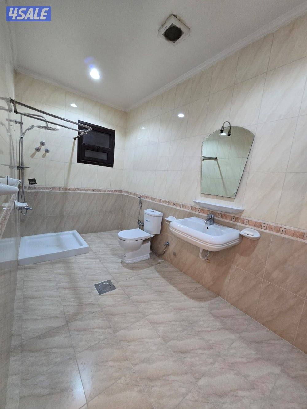 فرصه لاتعوض للإيجار دور كبير ومساحه كبيرة بسعر لايصدق4