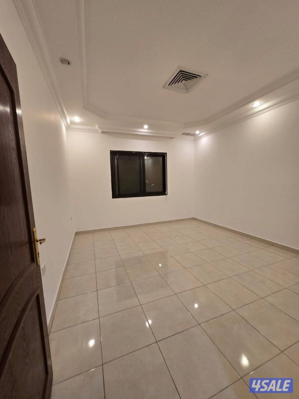 فرصه لاتعوض للإيجار دور كبير ومساحه كبيرة بسعر لايصدق8