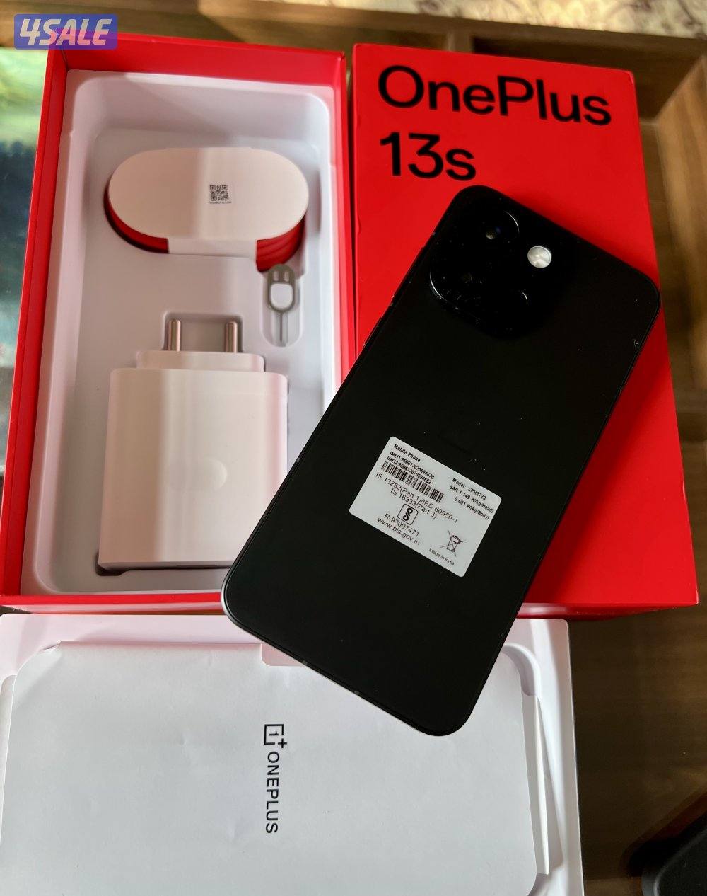 للبيع oneplus 13s 512 giga جلوبال بحالة الجديد الشاحن غير مستخدم1