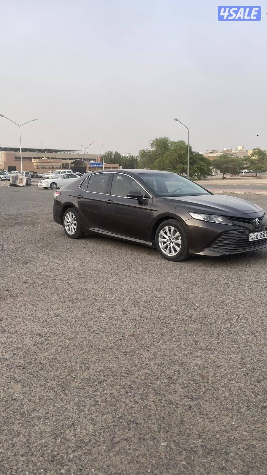 كامري 2018. ماشي 180 الف شرط الفحص بالكامل عدا قطعه1