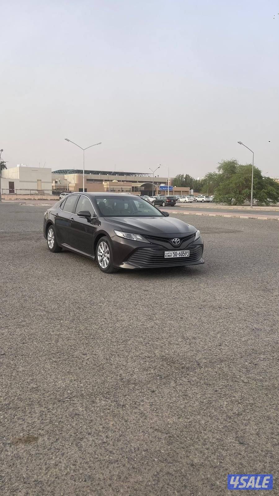 كامري 2018. ماشي 180 الف شرط الفحص بالكامل عدا قطعه2